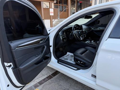 2019 BMW 530E — photo 29