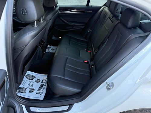 2019 BMW 530E — photo 30