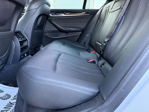 2019 BMW 530E — photo 32