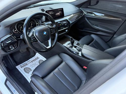 2019 BMW 530E — photo 33