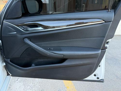 2019 BMW 530E — photo 34