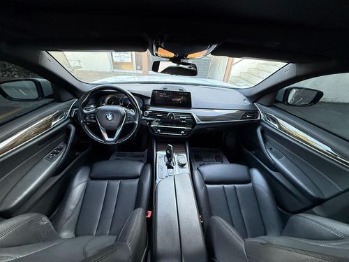 2019 BMW 530E — photo 37
