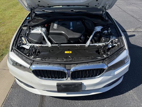2019 BMW 530E — photo 2