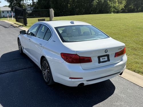 2019 BMW 530E — photo 10