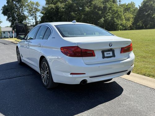 2019 BMW 530E — photo 12