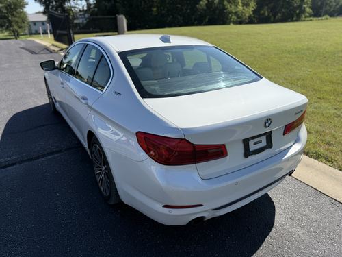 2019 BMW 530E — photo 13