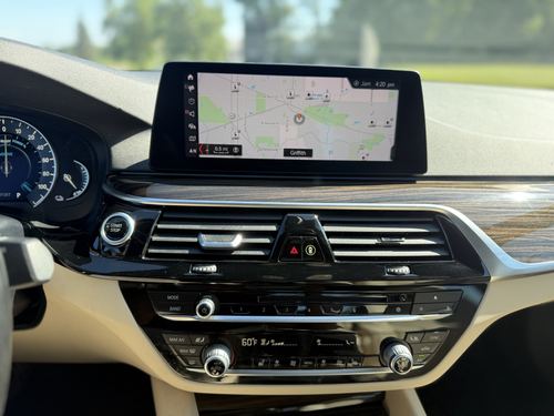 2019 BMW 530E — photo 23