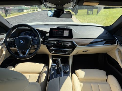 2019 BMW 530E — photo 34
