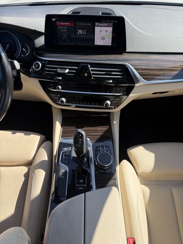 2019 BMW 530E — photo 35
