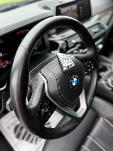 2020 BMW 530 5-Series — photo 25