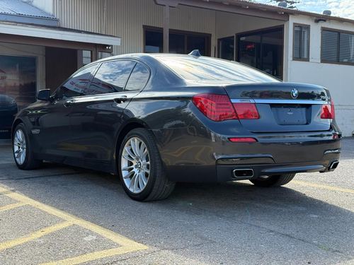 2012 BMW 750 — photo 7