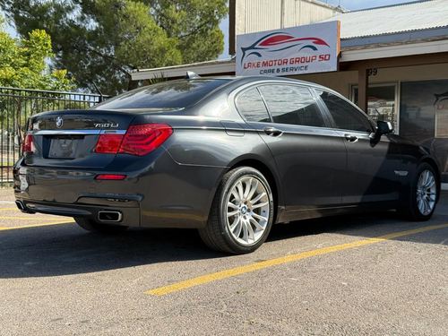 2012 BMW 750 — photo 11