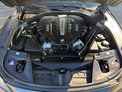 2012 BMW 750 — photo 16