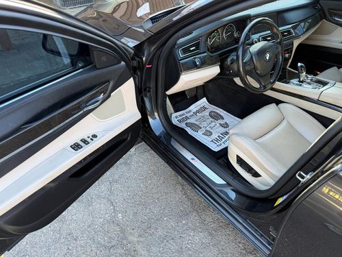 2012 BMW 750 — photo 17