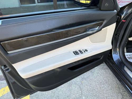 2012 BMW 750 — photo 18