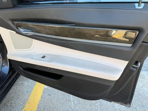2012 BMW 750 — photo 26