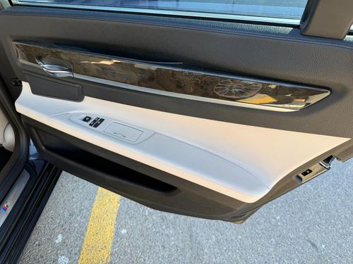 2012 BMW 750 — photo 29