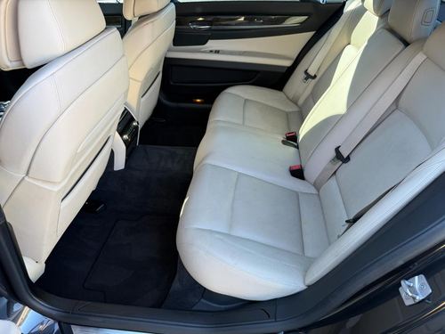 2012 BMW 750 — photo 32