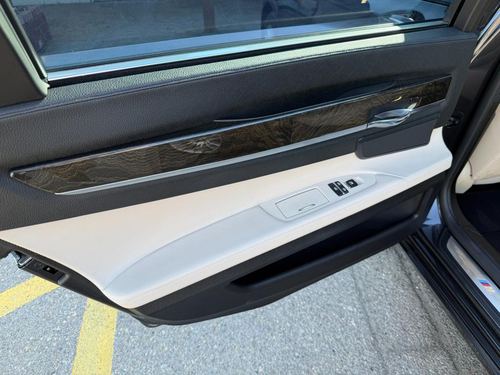 2012 BMW 750 — photo 33