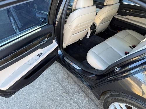 2012 BMW 750 — photo 34