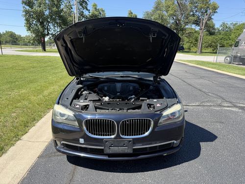 2012 BMW 750 — photo 3