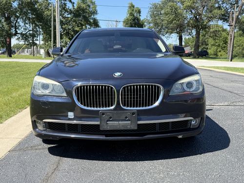 2012 BMW 750 — photo 6