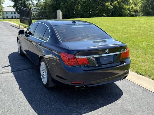 2012 BMW 750 — photo 9