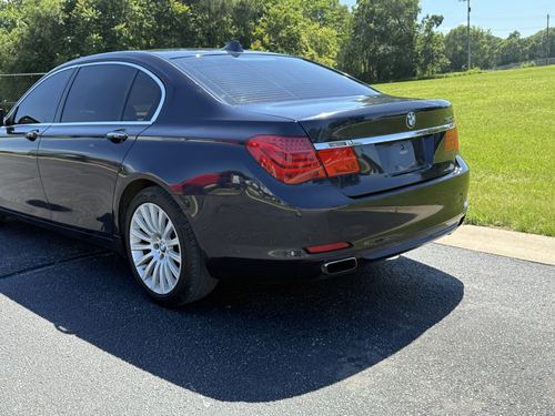 2012 BMW 750 — photo 10