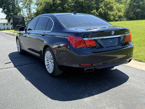 2012 BMW 750 — photo 11
