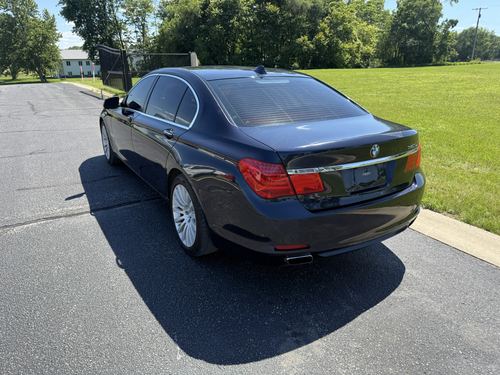 2012 BMW 750 — photo 12