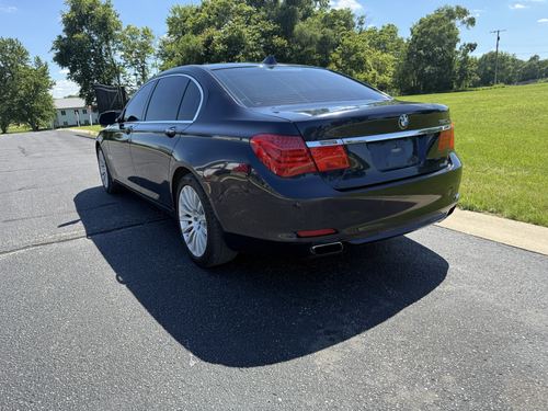 2012 BMW 750 — photo 13