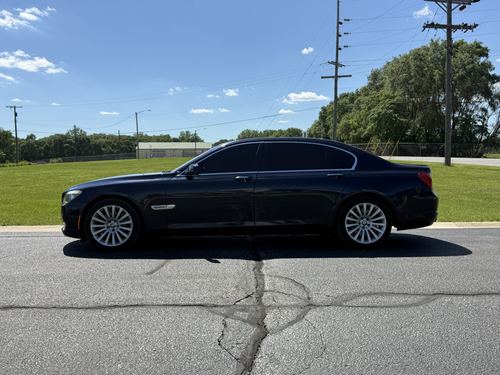 2012 BMW 750 — photo 14