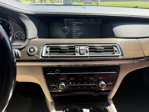 2012 BMW 750 — photo 21