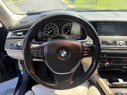 2012 BMW 750 — photo 23