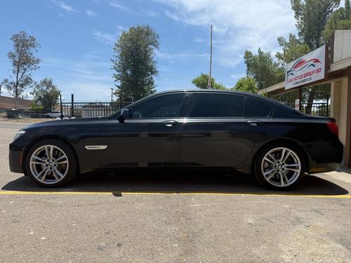 2012 BMW 750 — photo 7