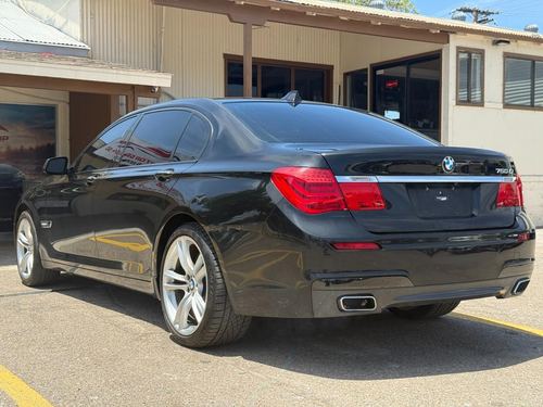 2012 BMW 750 — photo 8