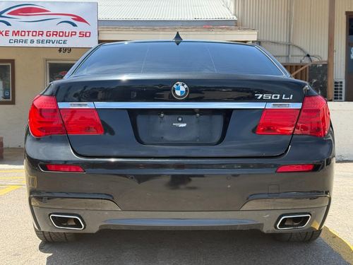 2012 BMW 750 — photo 10