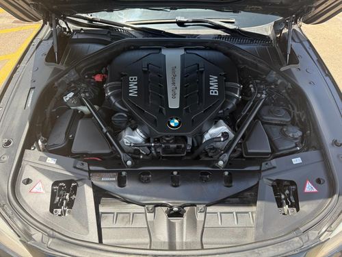 2012 BMW 750 — photo 17