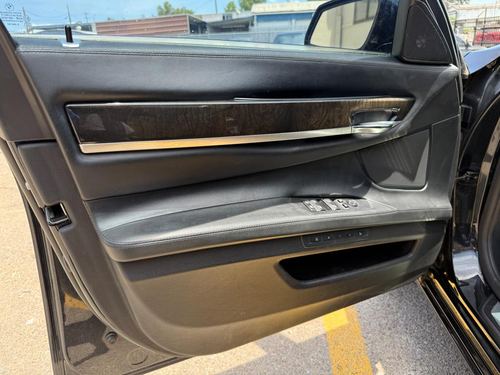 2012 BMW 750 — photo 19