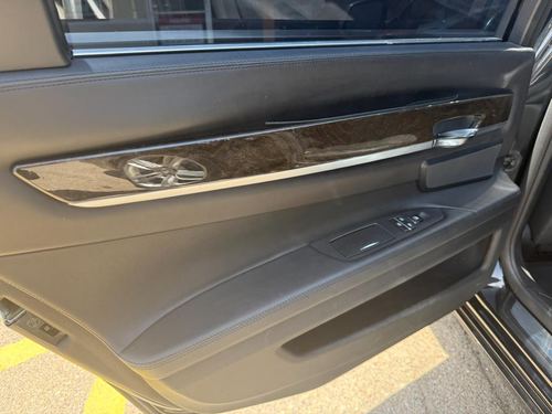 2012 BMW 750 — photo 33