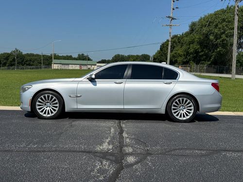 2012 BMW 750Li — photo 11