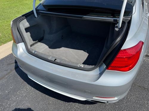 2012 BMW 750Li — photo 17