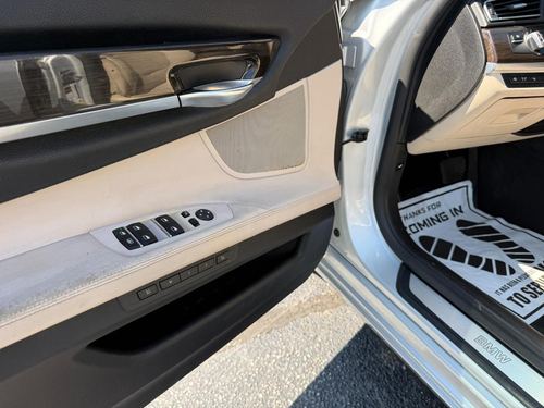 2012 BMW 750Li — photo 31