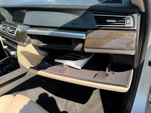 2012 BMW 750Li — photo 43