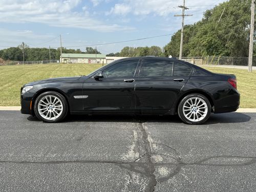 2014 BMW 750 — photo 16