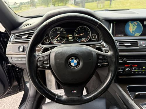 2014 BMW 750 — photo 25