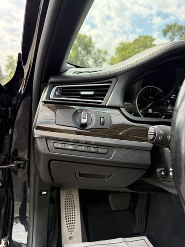 2014 BMW 750 — photo 27