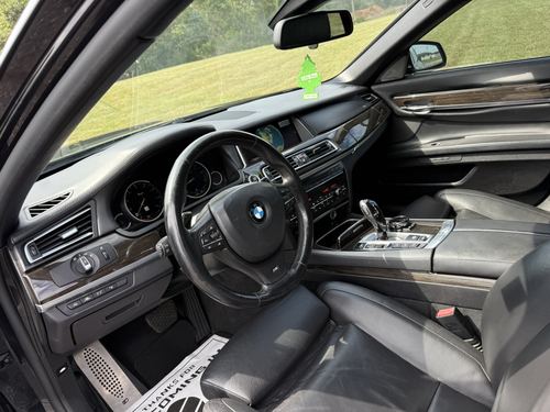 2014 BMW 750 — photo 28