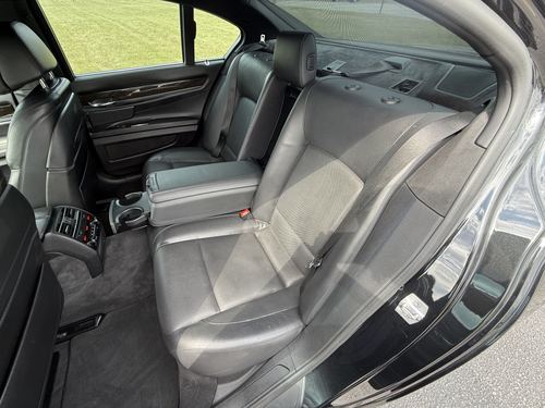 2014 BMW 750 — photo 39