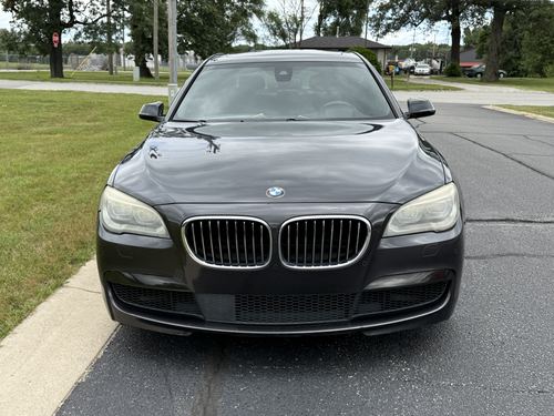 2015 BMW 750 — photo 4